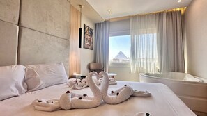 高级双人房, 按摩浴缸, 山景 | 客房内保险箱、隔音、熨斗/熨板、免费 WiFi