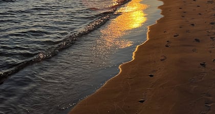 Lakeside Horizon - minutes to Lake Michigan Pere Marquette Beach & Muskegon Lake
