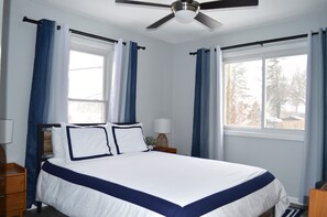 3 bedrooms, iron/ironing board, travel cot, WiFi - Lakeside Horizon - minutes to Lake Michigan Pere Marquette Beach & Muskegon Lake (Muskegon)