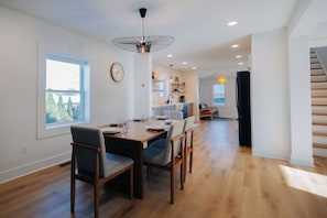 Dining - Comfort at the Commons in Amish Country | 5 Bedroom right by a Coffee Shop (Apple Creek)