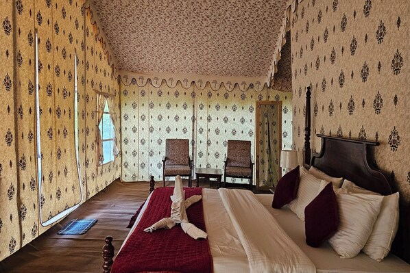 Bureau, lits pliants/supplémentaires, Wi-Fi gratuit, draps fournis