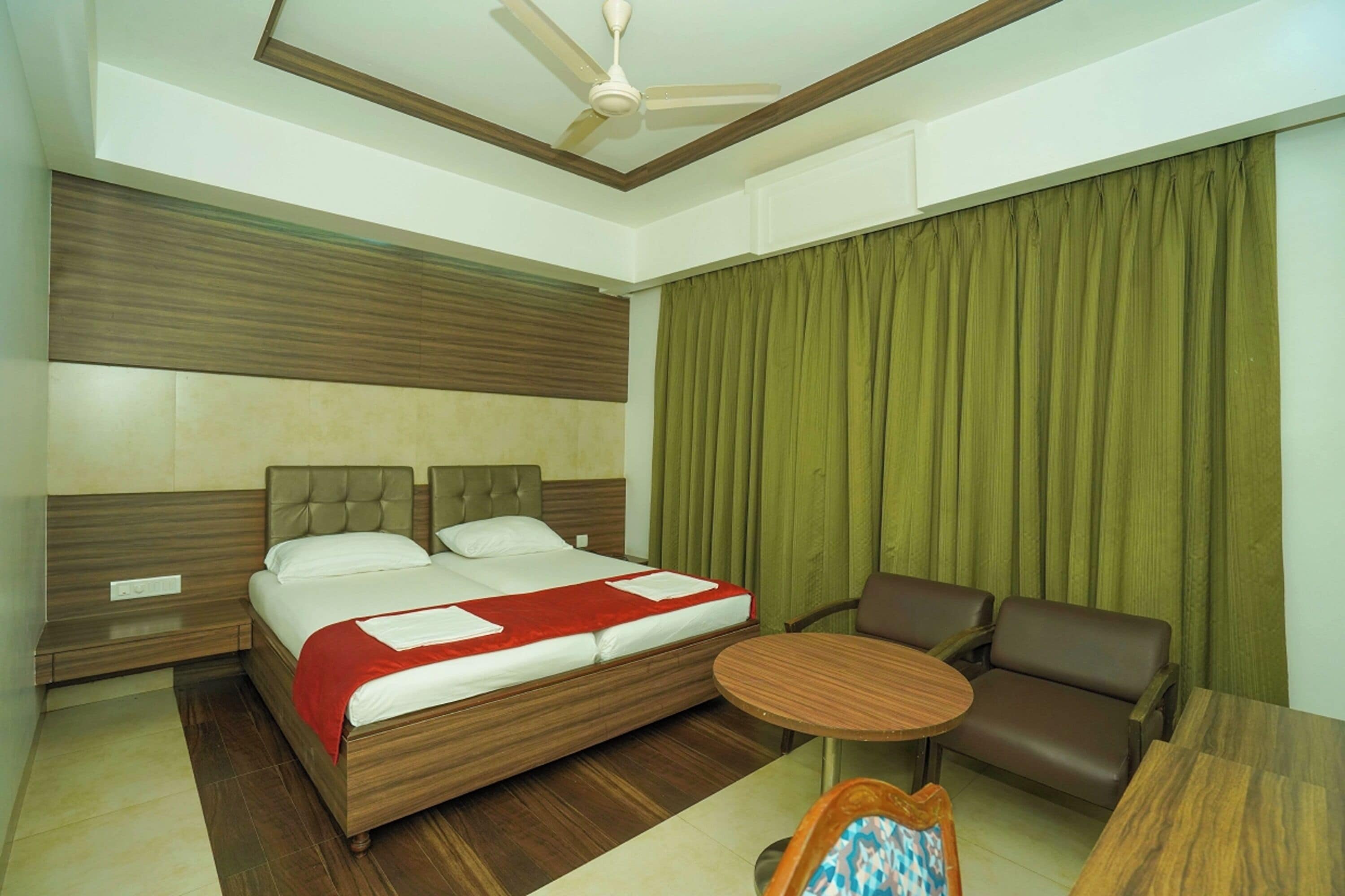 Deluxe Room | Desk, free WiFi, bed sheets