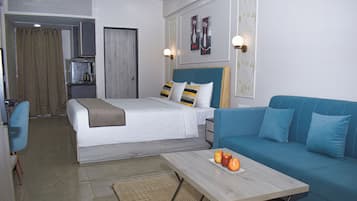 Desk, soundproofing, iron/ironing board, free WiFi