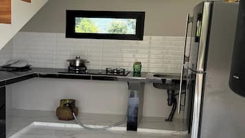 Refrigerador, microondas, cafetera/tetera, tetera/pava eléctrica