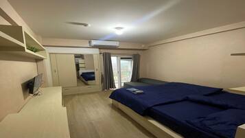 Double Room, 1 Queen Bed | Desk, free WiFi, bed sheets
