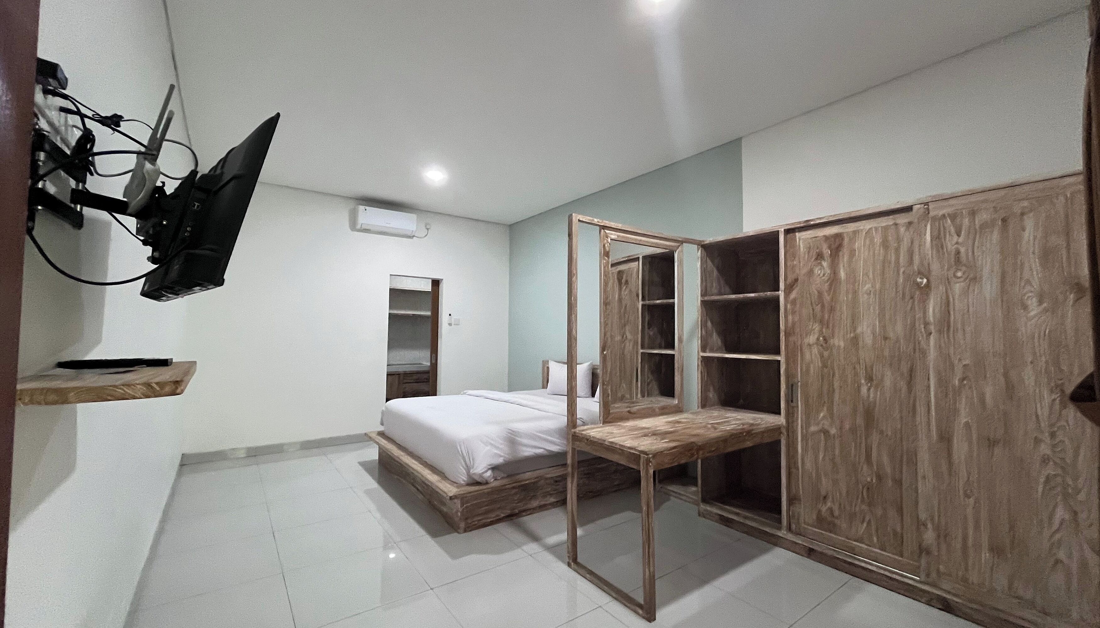 Iron/ironing board (on request), WiFi (free), bed sheets