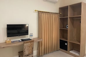 Phòng Superior | Minibar, két bảo mật tại phòng, bàn
