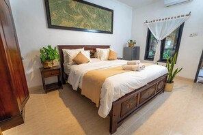 Desk, free WiFi, bed sheets - Tendan Residence (Denpasar)