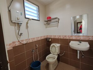 Chambre | Salle de bain | Douche, douche à « effet pluie », articles de toilette gratuits