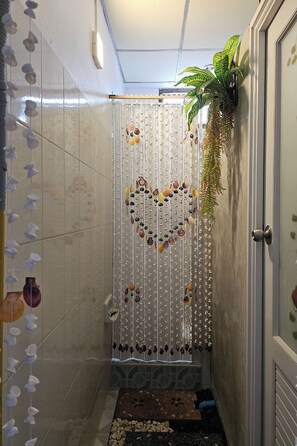 Shared Dormitory, Mixed Dorm | Bathroom - MT Friend Home & Hostel (Phuket)