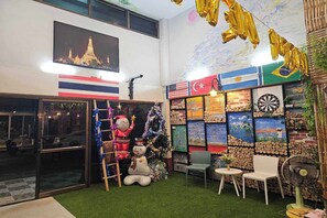 Lobby sitting area - MT Friend Home & Hostel (Phuket)