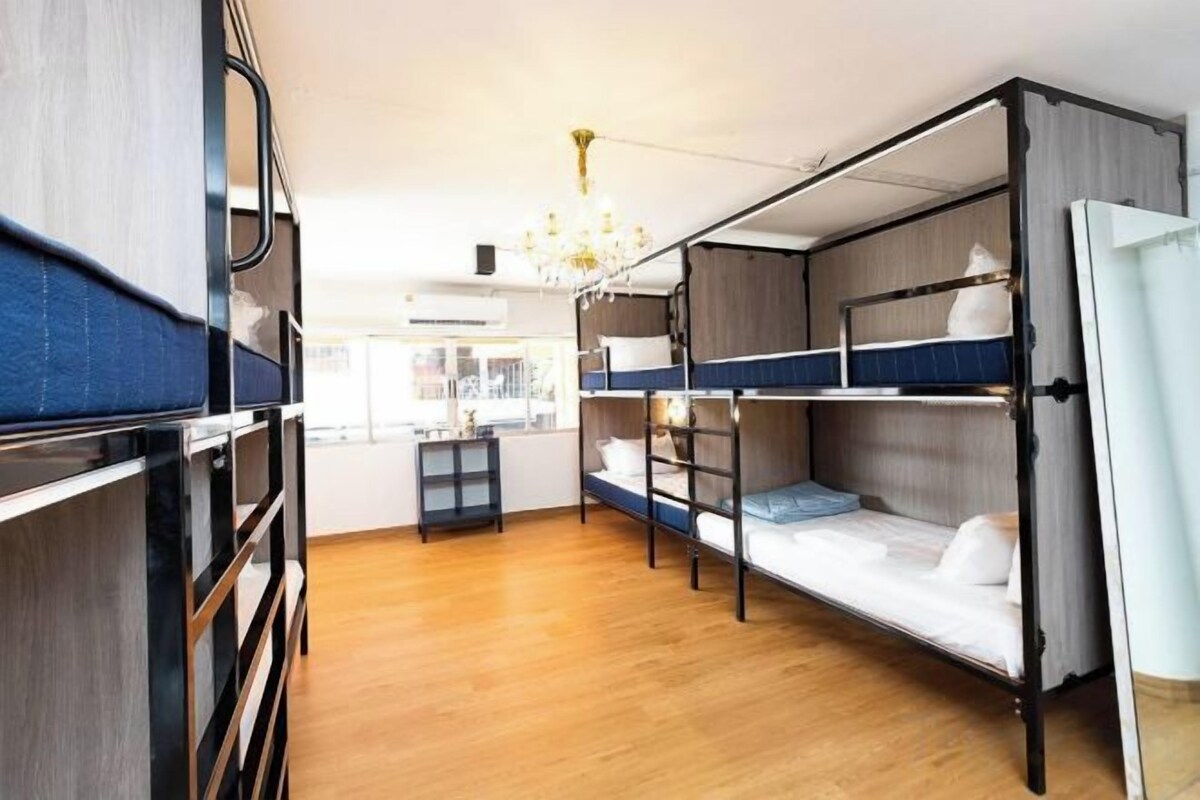 WiFi (free), bed sheets