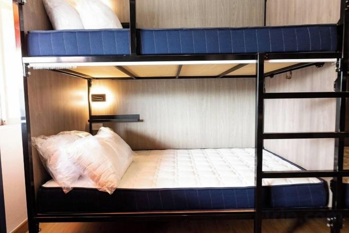 WiFi (free), bed sheets