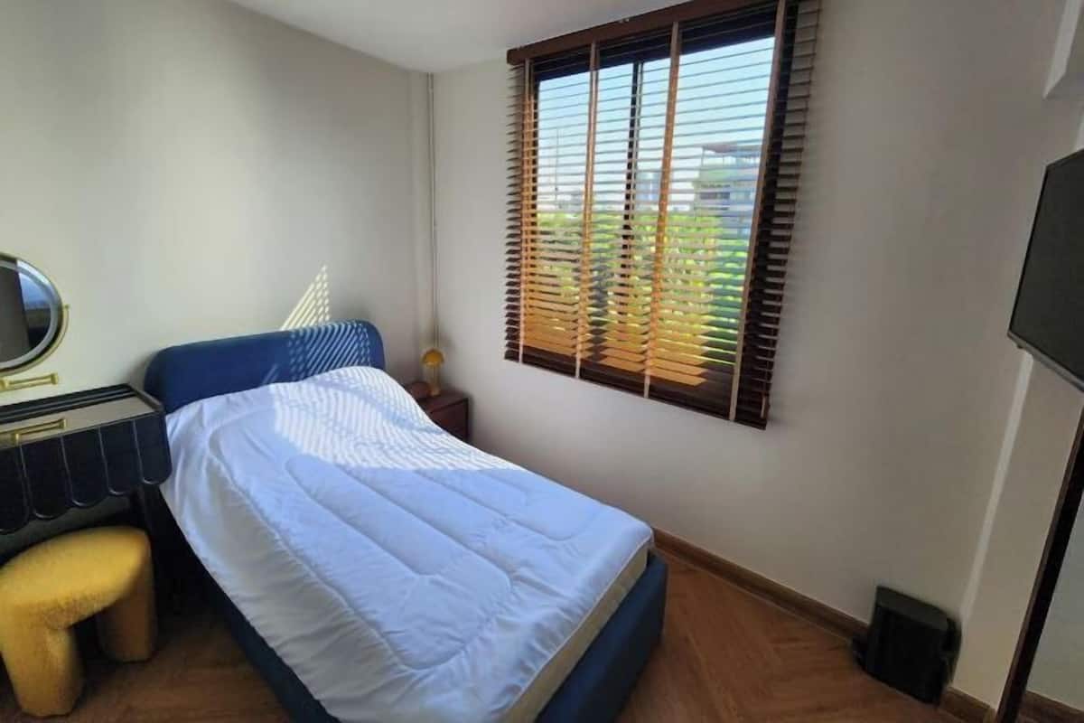 1 chambre, bureau, fer et planche à repasser, Wi-Fi gratuit