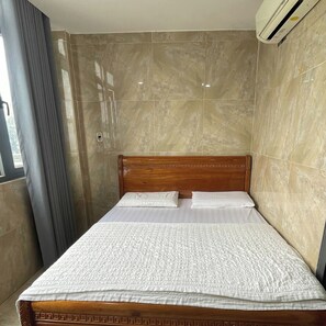 Iron/ironing board, free WiFi, bed sheets - Le Lai Hotel (Ho Chi Minh City)