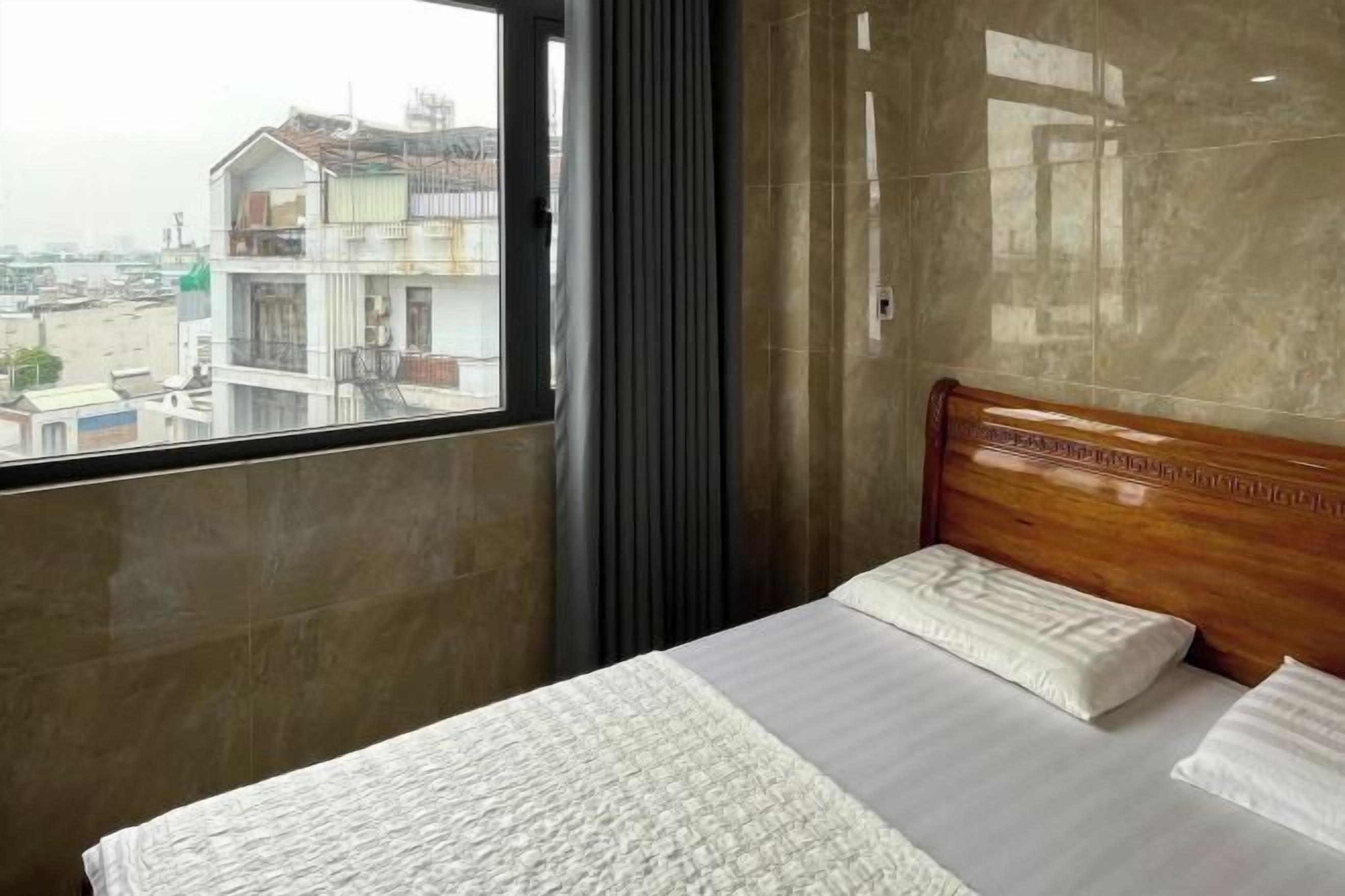 Een strijkplank/strijkijzer, gratis wifi, beddengoed