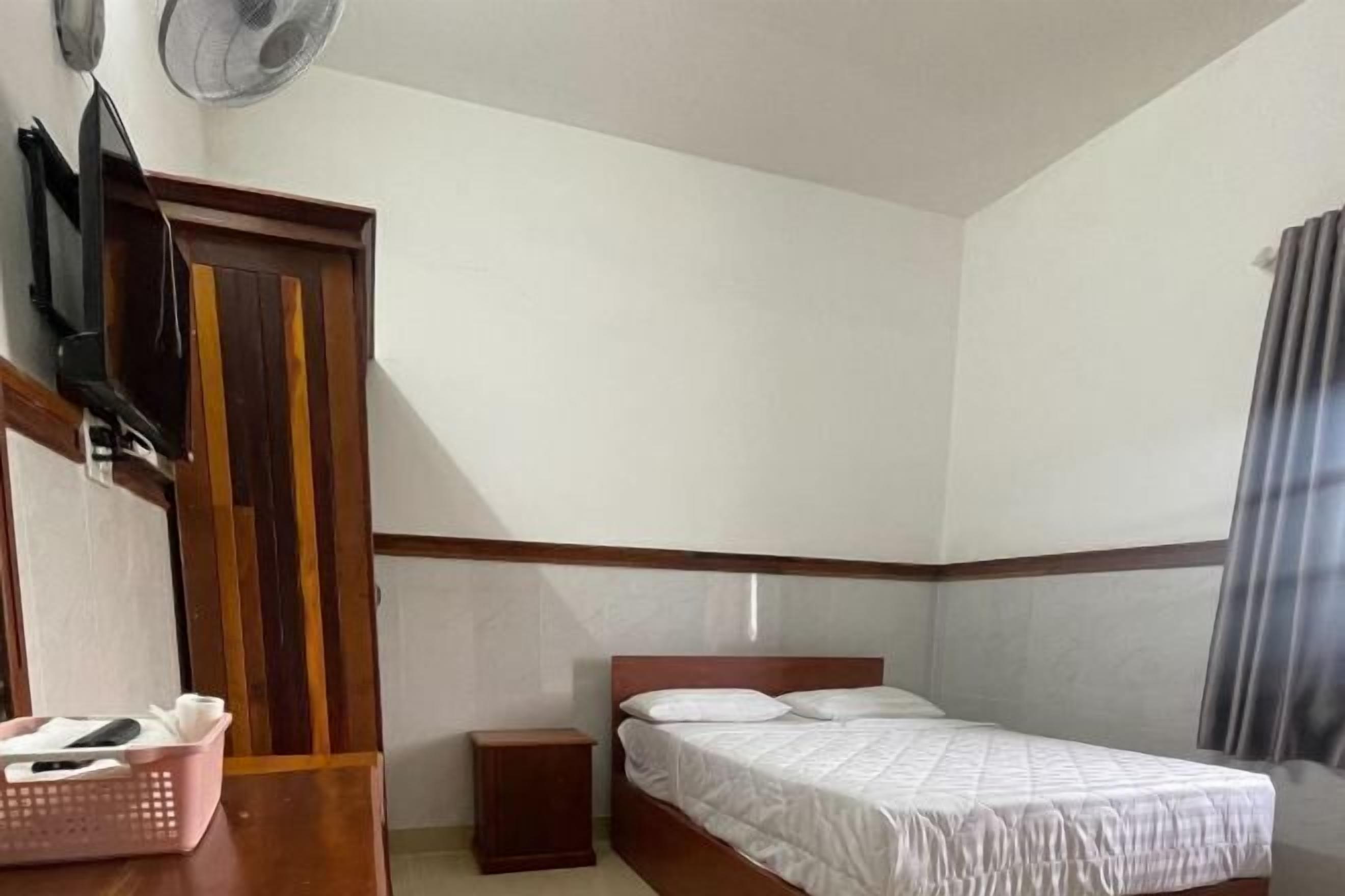 Bureau, rideaux occultants, chambres insonorisées