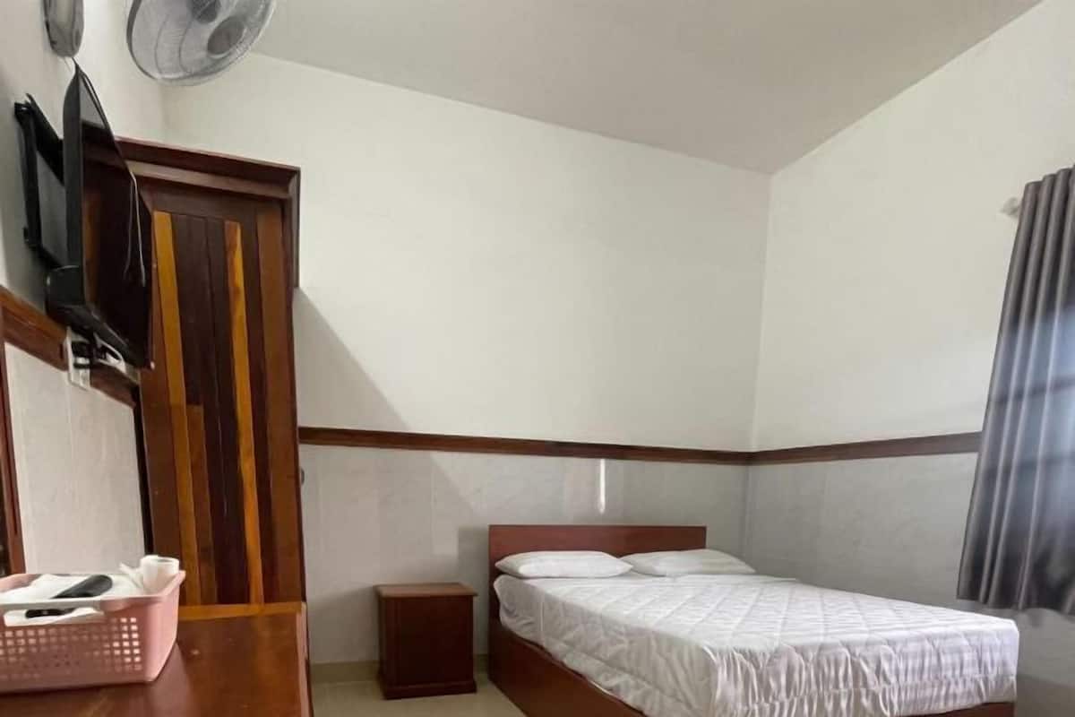 Bureau, rideaux occultants, chambres insonorisées