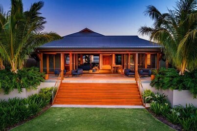 Luxico Sapphire (Heated Pool)
