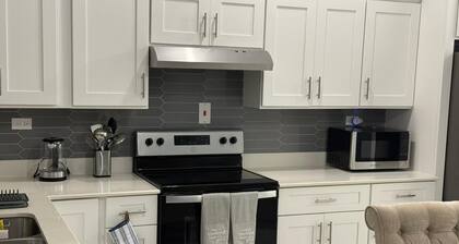 Charming 2-bedroom apartment in marvelous Gordon Town with AC, WiFi