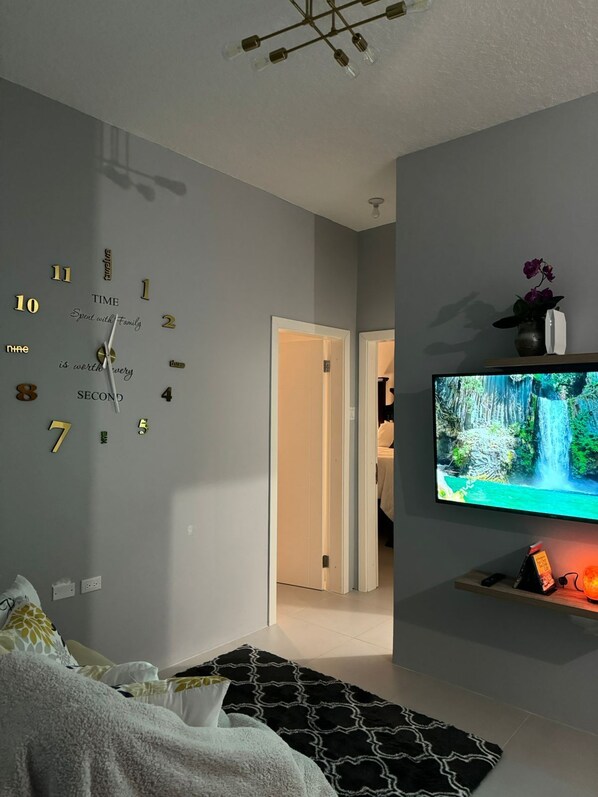 2 室のベッドルーム、アイロン / アイロン台、WiFi、ベッドシーツ