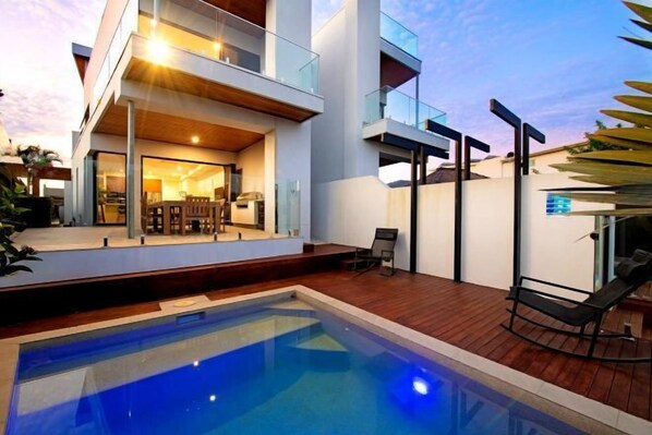 Room - Luxico Wanderlust (Heated Pool) (Broadbeach Waters)