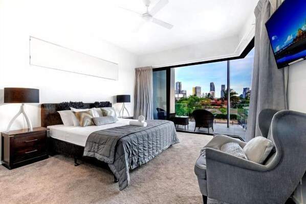 Room - Luxico Wanderlust (Heated Pool) (Broadbeach Waters)