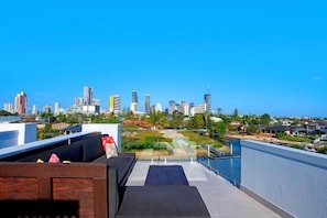 Room - Luxico Wanderlust (Heated Pool) (Broadbeach Waters)