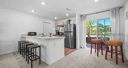 Tropical Paradise 3BR/ 2BA- Jetted, heated Pool