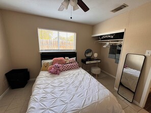 3 chambres, fer et planche à repasser, Wi-Fi, literie fournie