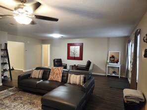 Smart TV - 3-bedroom house in amazing San Antonio with AC, WiFi (San Antonio)