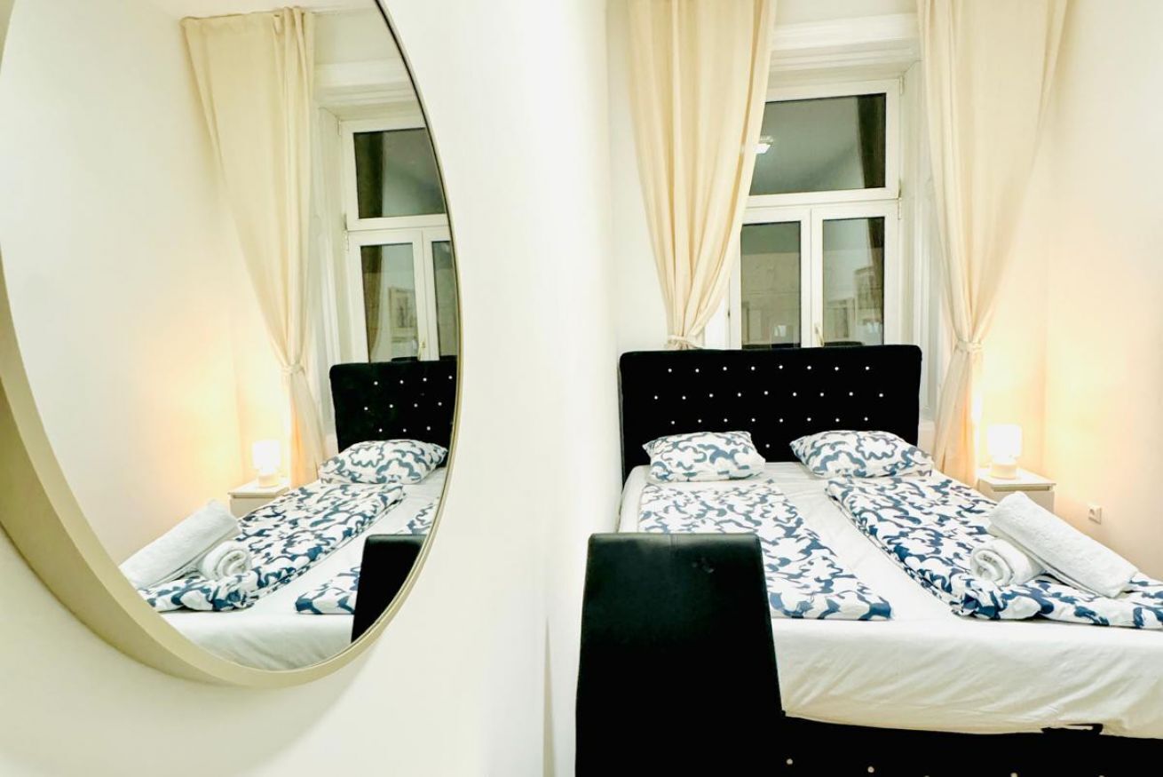 1 bedroom, desk, bed sheets