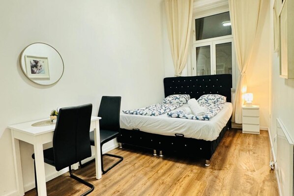 1 bedroom, bed sheets