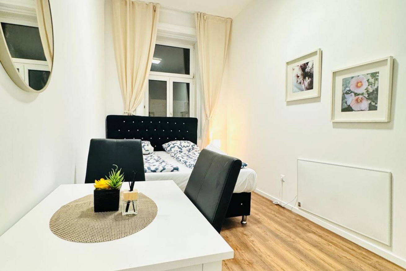 1 bedroom, desk, bed sheets