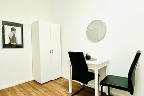 Interior - Comfortable Room for 2, Close to Atzgersdorf (Vienna)