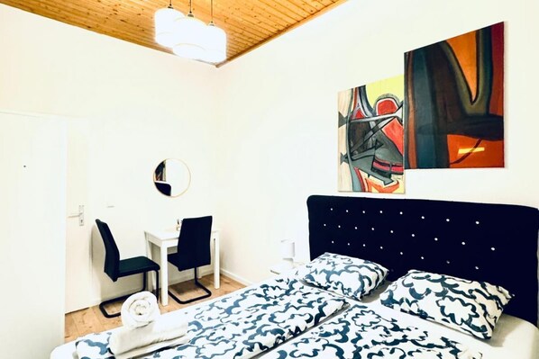 1 bedroom, bed sheets