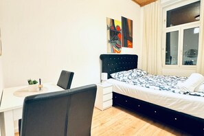 1 bedroom, bed sheets