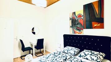 1 Schlafzimmer, Bügeleisen/Bügelbrett, Bettwäsche