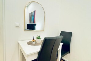 Interior - Convenient Stay Room for 2, 11 Min to Atzgersdorf (Vienna)