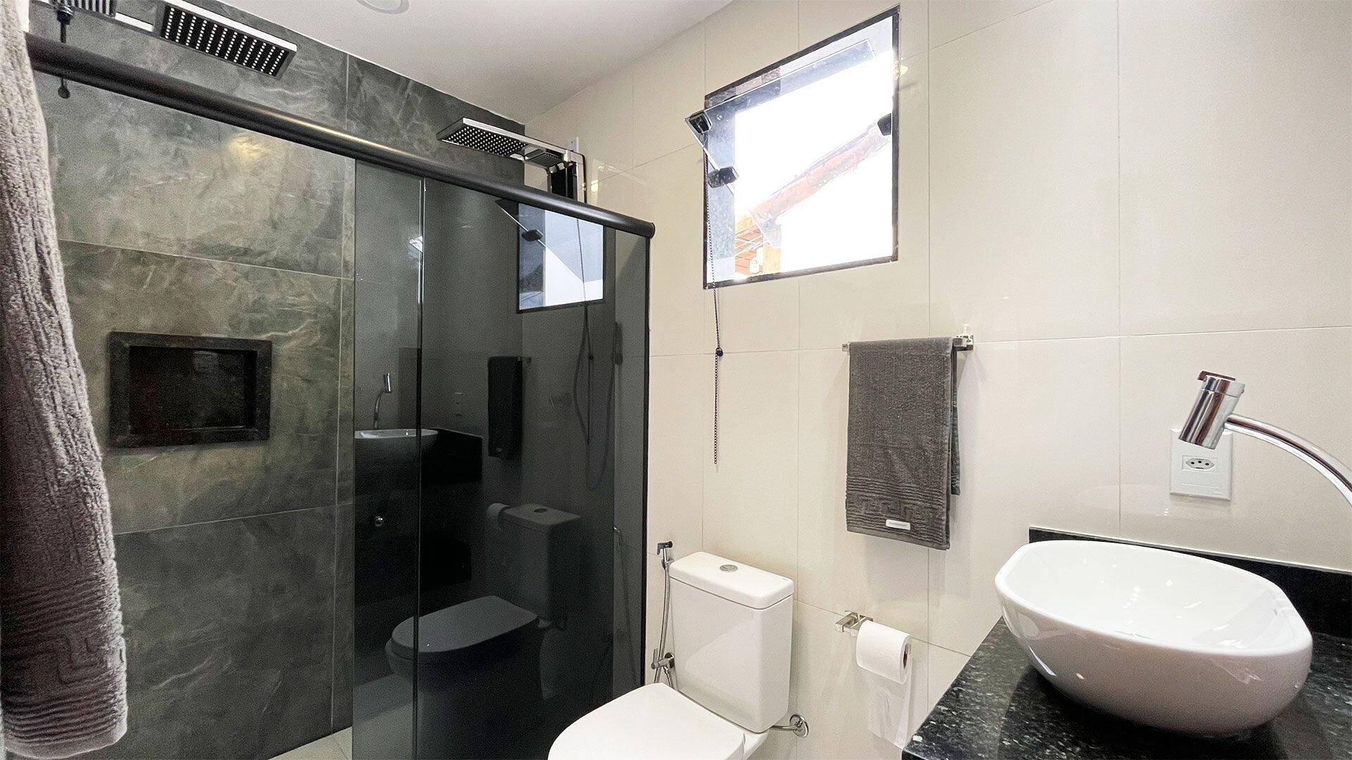 Studio | Bathroom