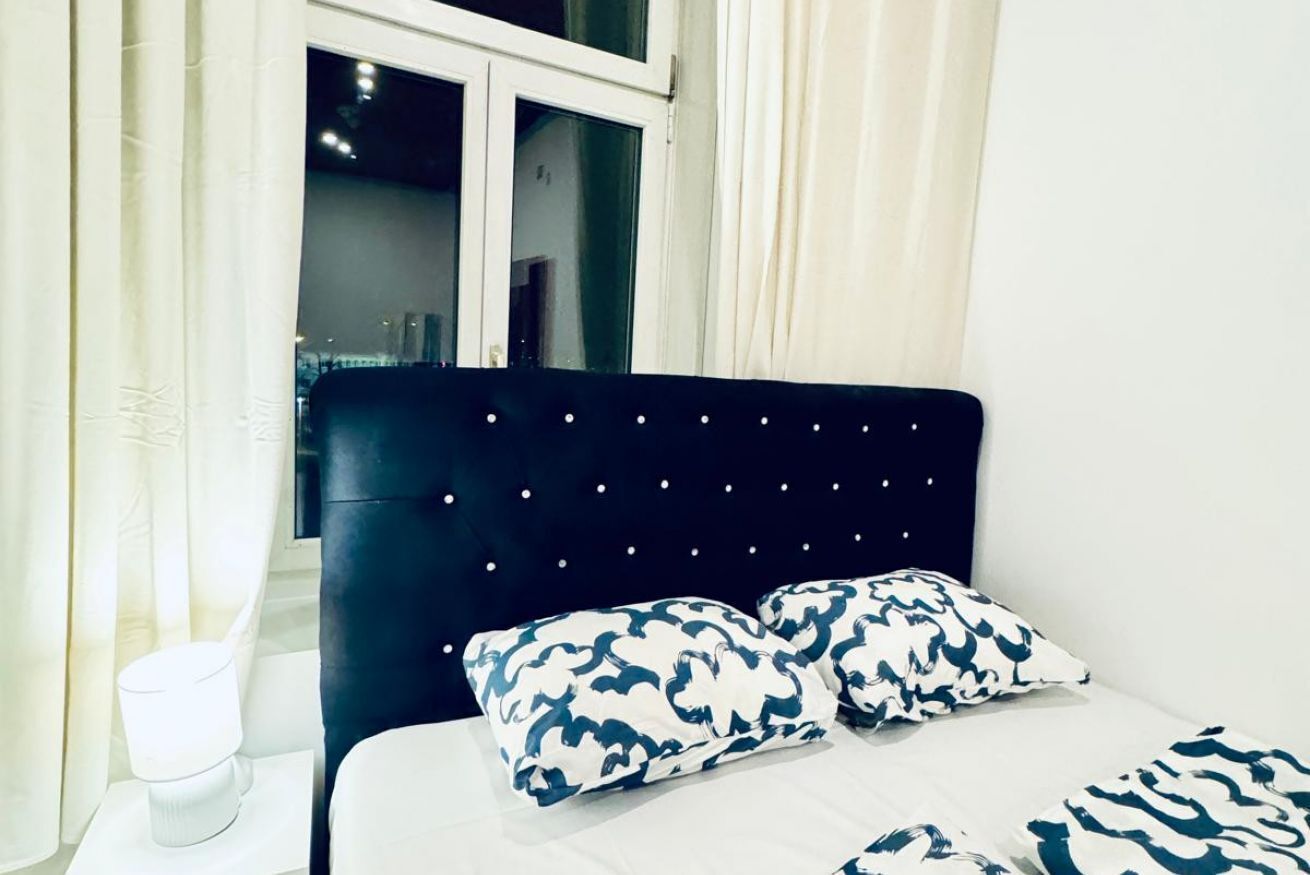1 bedroom, desk, WiFi, bed sheets