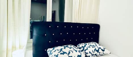 1 bedroom, desk, WiFi, bed sheets