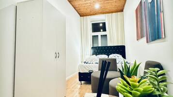 1 bedroom, desk, WiFi, bed sheets