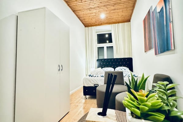 1 bedroom, WiFi, bed sheets