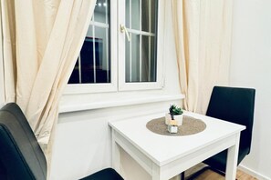Dining - Convenient Stay for Two Near Atzgersdorf (Vienna)