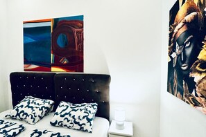 5 bedrooms, desk, bed sheets - Convenient Stay for Two Near Atzgersdorf (Vienna)