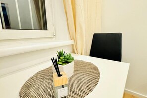 Interior - Convenient Stay for Two Near Atzgersdorf (Vienna)