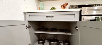 Modern 3BR Retreat Near Santos Trail & Downtown !