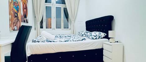 5 chambres, bureau, Wi-Fi, draps fournis