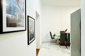 Dining - Affordable Room for 2P, 11 Min to Atzgersdorf (Wien)